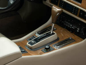 Immagine 16/50 di Jaguar XJS 6.0 (1993)