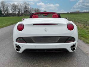 Image 3/5 of Ferrari California (2009)