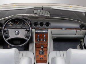 Image 30/44 of Mercedes-Benz 300 SL (1988)