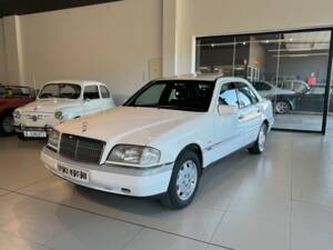 Image 2/42 of Mercedes-Benz C 250 Turbodiesel (1996)