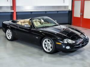 Image 5/7 of Jaguar XK8 4.0 (2001)