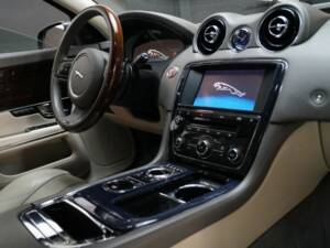 Immagine 15/32 di Jaguar XJ 5.0 (2011)