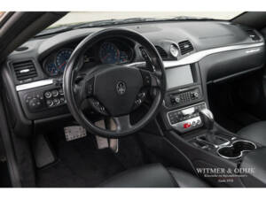 Image 26/42 of Maserati GranTurismo S (2011)