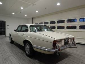 Image 3/15 of Jaguar XJ 6 4.2 (1972)