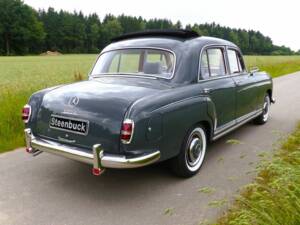 Mercedes-Benz 220 S Limousine 63 kW/85 PS (W 180)