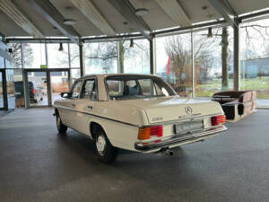 Image 11/15 of Mercedes-Benz 200 (1976)