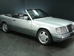 Immagine 8/30 di Mercedes-Benz E 320 &quot;Final Edition&quot; (1997)