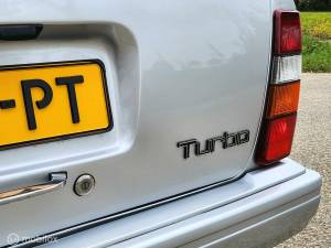 Image 13/31 of Volvo 240 Turbo (1982)