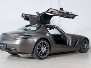 Image 33/33 of Mercedes-Benz SLS AMG (2010)