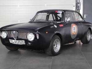 Image 4/42 de Alfa Romeo 1750 GT Veloce (1971)