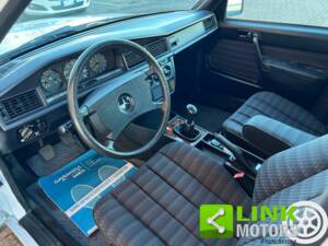 Bild 9/10 von Mercedes-Benz 190 D (1991)