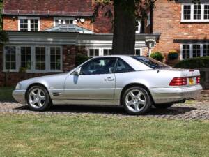 Image 4/37 of Mercedes-Benz SL 320 (2000)