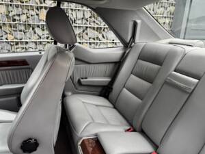 Imagen 39/100 de Mercedes-Benz 300 CE (1992)