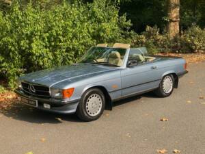 Immagine 40/50 di Mercedes-Benz 500 SL (1989)