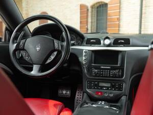 Bild 48/50 von Maserati GranTurismo 4.2 (2008)