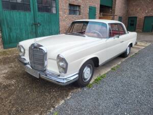 Imagen 4/49 de Mercedes-Benz 250 SE (1966)