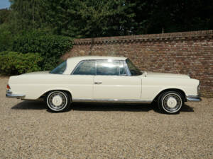 Image 23/50 of Mercedes-Benz 280 SE (1968)
