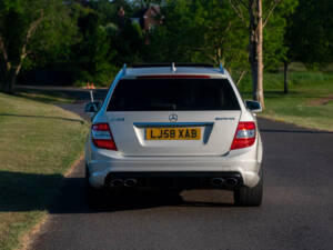 Immagine 22/50 di Mercedes-Benz C 63 AMG T (2009)