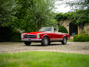 Image 2/54 de Mercedes-Benz 280 SL (1968)