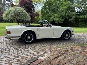 Image 12/30 of Triumph TR 6 PI (1970)