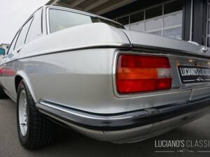 Image 28/76 of BMW 3,3 L (1975)