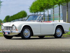 Image 1/31 of Triumph TR 4A (1966)