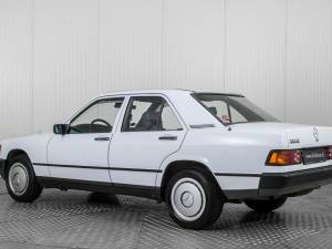 Image 7/50 de Mercedes-Benz 190 D (1986)