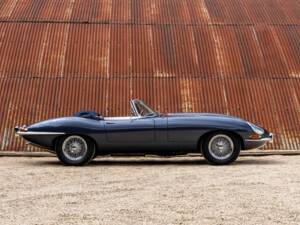 Image 8/27 of Jaguar Type E 4.2 (1965)