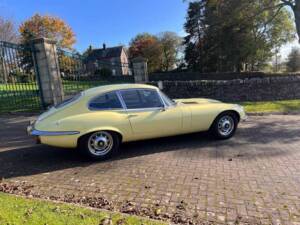 Image 8/43 of Jaguar E-Type V12 (1972)