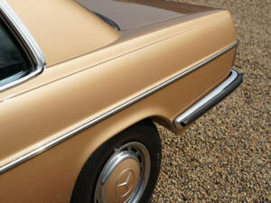 Image 37/50 of Mercedes-Benz 250 CE (1972)