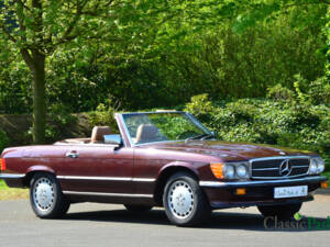 Image 18/50 of Mercedes-Benz 560 SL (1987)