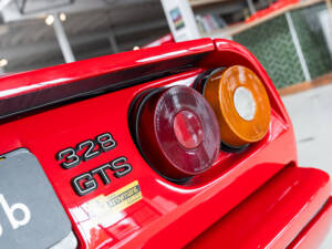 Bild 31/38 von Ferrari 328 GTS (1987)