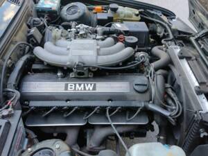Image 13/21 of BMW 325i Touring (1989)