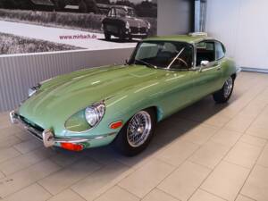 Image 2/21 de Jaguar Type E (2+2) (1969)