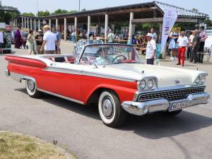 Afbeelding 5/31 van Ford Fairlane Skyliner (1959)