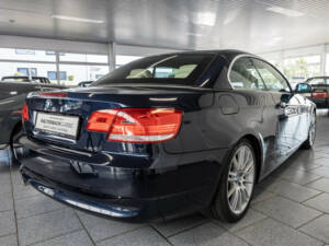 Image 29/31 of BMW 320i (2008)