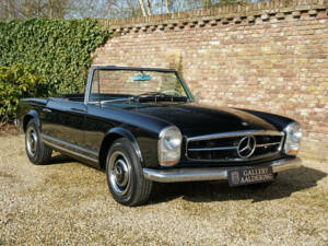 Image 44/50 de Mercedes-Benz 230 SL (1966)