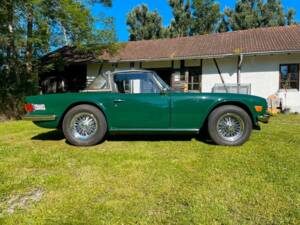 Image 3/20 of Triumph TR 6 (1976)