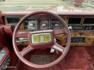 Image 17/50 of Lincoln Town Car (1984)