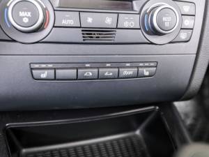 Image 26/50 of BMW 118i (2009)