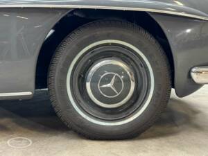 Image 35/37 of Mercedes-Benz 190 SL (1957)