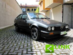 Imagen 4/10 de Alfa Romeo GTV 2.0 (1986)