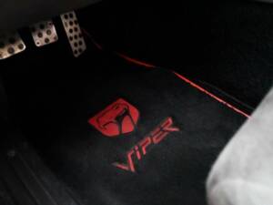 Image 13/50 of Dodge Viper RT&#x2F;10 (1994)