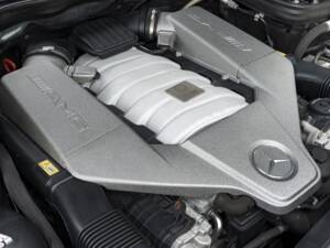 Image 45/50 de Mercedes-Benz E 63 AMG (2011)