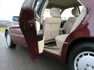 Image 29/69 of Mercedes-Benz 500 SE (1992)