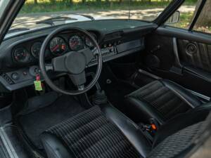 Image 33/50 de Porsche 911 SC 3.0 (1979)