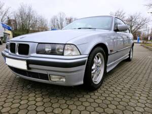 Imagen 8/44 de BMW 328i (1996)