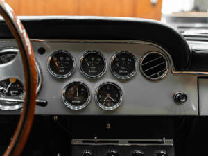 Image 21/43 of Ferrari 250 GT&#x2F;E (1963)