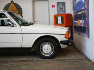 Image 46/46 de Mercedes-Benz 300 D (1984)