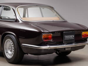 Immagine 16/35 di Alfa Romeo Giulia 1300 GT Junior (1973)